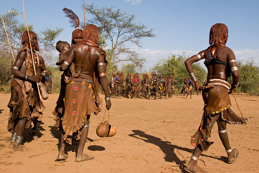 147   Audience and performers in the ceremony before the bull jump